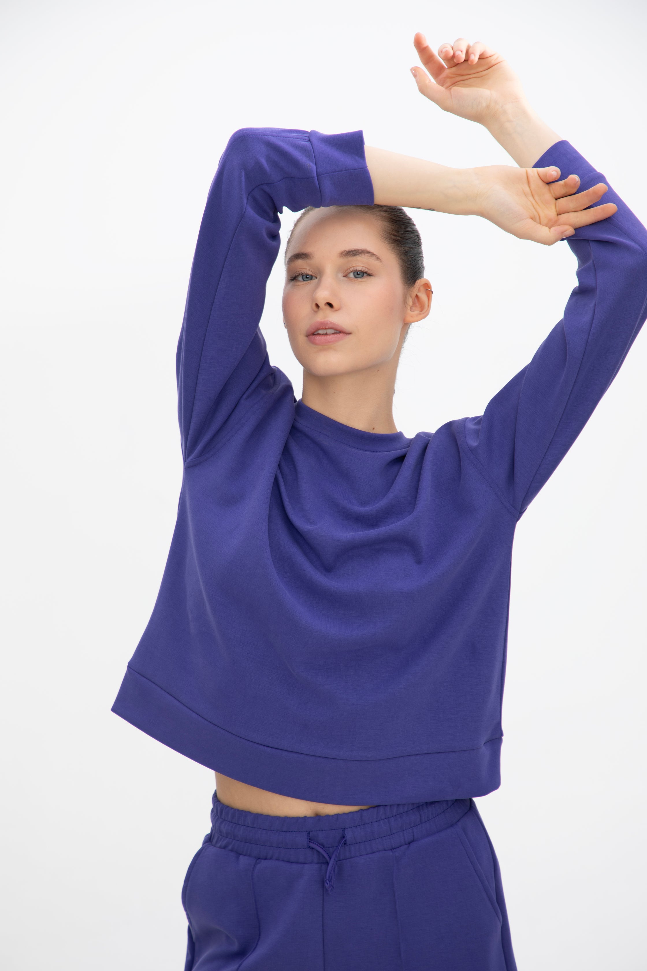 Peach Fuzz Effect Rahat Kesim Crop Sweatshirt