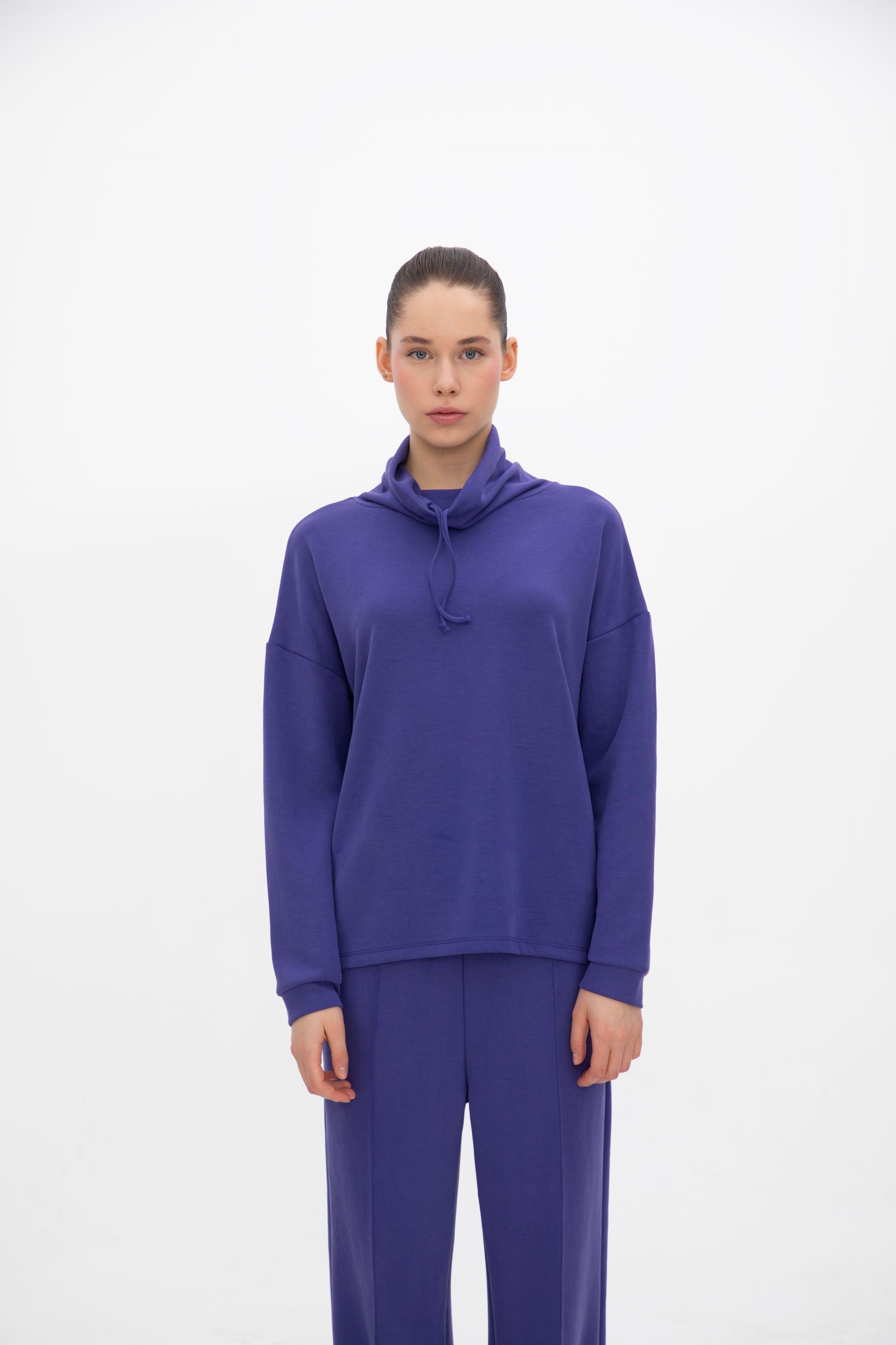 Peach Fuzz Effect Boğazlı Sweatshirt