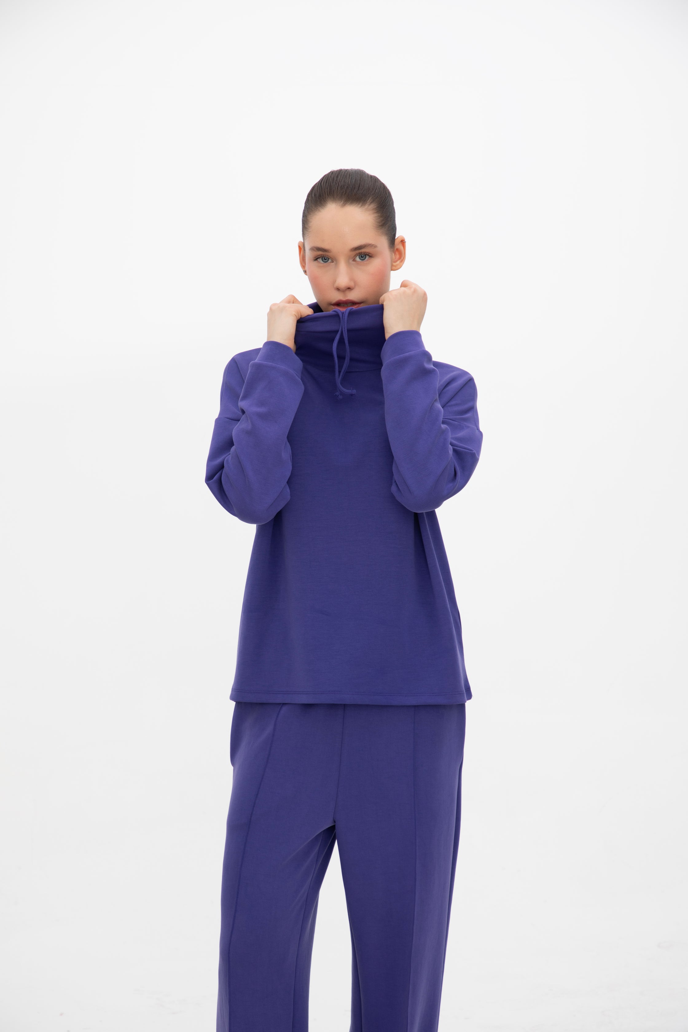 Peach Fuzz Effect Boğazlı Sweatshirt